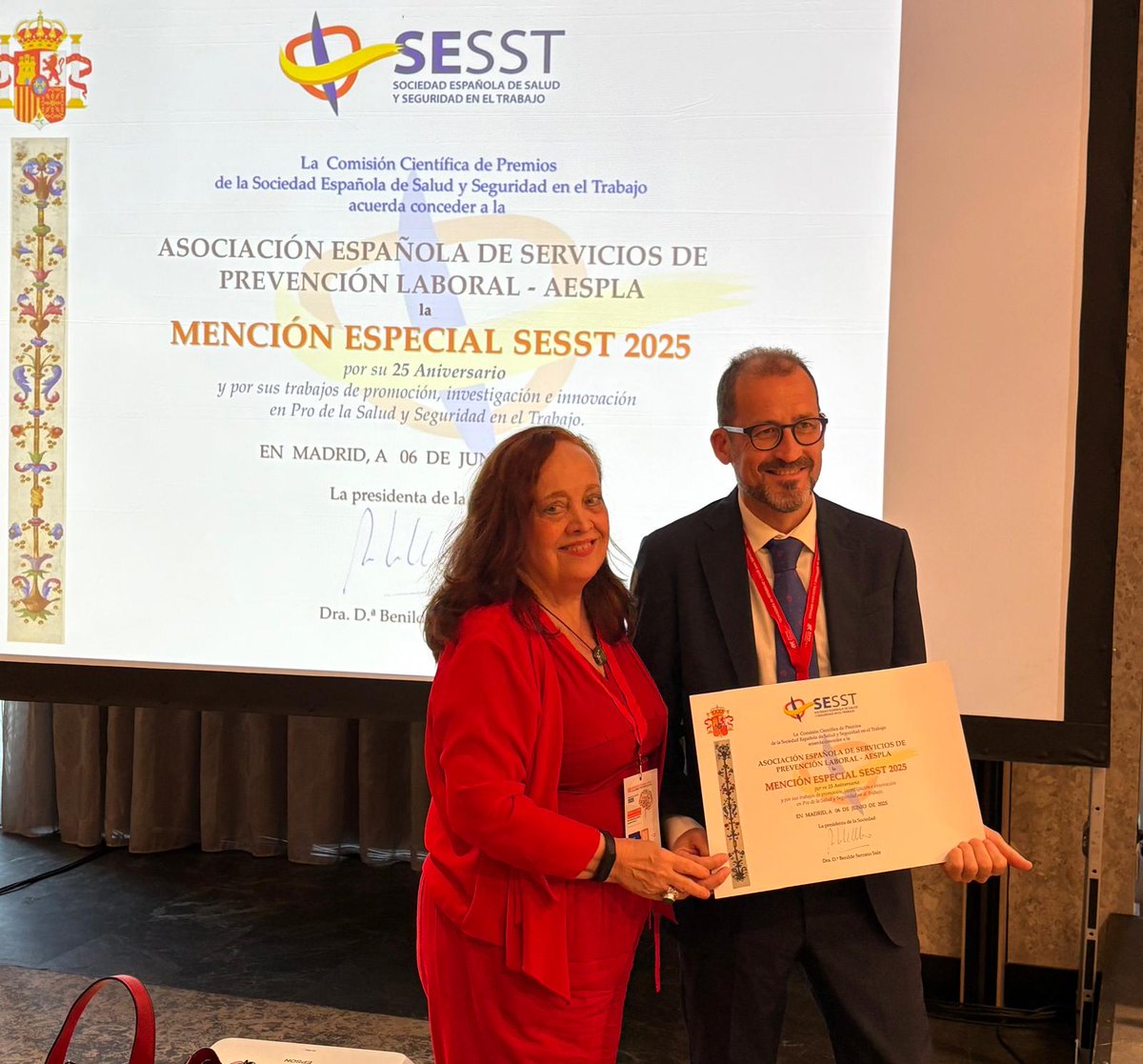 Fraternidad-Muprespa (@mutuafm) on Twitter photo AESPLA <a href="/aesplaprl/">AESPLA</a> distinguida con la mención especial SESST 2025 en el XII Congreso Internacional <a href="/SESSTorg/">SESST</a> por su promoción de la seguridad y salud en el trabajo. <a href="/antoniodiazrui7/">Antonio Díaz Ruiz</a> la ha recogido de manos de <a href="/benildescmst/">Benilde Serrano Saiz</a> Estupendo regalo en su 25 aniversario. Felicidades!!! 🔝 AESPLA <a href="/aesplaprl/">AESPLA</a> distinguida con la mención especial SESST 2025 en el XII Congreso Internacional <a href="/SESSTorg/">SESST</a> por su promoción de la seguridad y salud en el trabajo. <a href="/antoniodiazrui7/">Antonio Díaz Ruiz</a> la ha recogido de manos de <a href="/benildescmst/">Benilde Serrano Saiz</a> Estupendo regalo en su 25 aniversario. Felicidades!!! 🔝