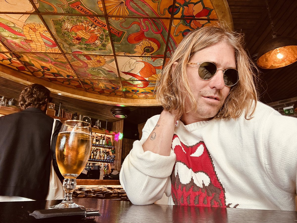 pov listening to ‘74 era bob dylan in a bar in stockholm with time as no consequence