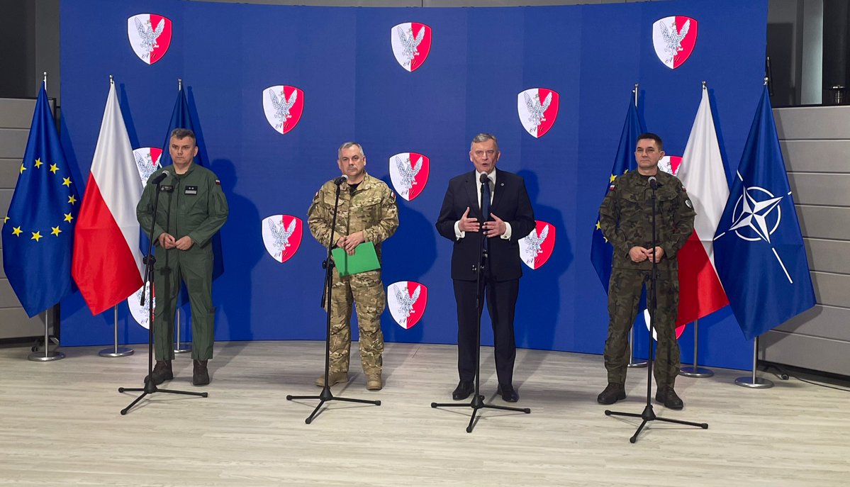Ministerstwo Obrony Narodowej 🇵🇱 (@mon_gov_pl) on Twitter photo #Warszawa - Wojskowe Centrum Edukacji Obywatelskiej | Rozpoczął się briefing prasowy <a href="/pawelbejda/">Paweł Bejda</a> sekretarza stanu w MON, gen. bryg. Artura Kuptela szefa <a href="/AgencjaUzbr/">Agencja Uzbrojenia</a>, gen. <a href="/wieslawkukula/">Wiesław Kukuła</a>, szefa <a href="/SztabGenWP/">Sztab Generalny WP</a> oraz gen. dyw. pilota Cezarego Wiśniewskiego, zastępcy Dowódcy Generalnego #Warszawa - Wojskowe Centrum Edukacji Obywatelskiej | Rozpoczął się briefing prasowy <a href="/pawelbejda/">Paweł Bejda</a> sekretarza stanu w MON, gen. bryg. Artura Kuptela szefa <a href="/AgencjaUzbr/">Agencja Uzbrojenia</a>, gen. <a href="/wieslawkukula/">Wiesław Kukuła</a>, szefa <a href="/SztabGenWP/">Sztab Generalny WP</a> oraz gen. dyw. pilota Cezarego Wiśniewskiego, zastępcy Dowódcy Generalnego