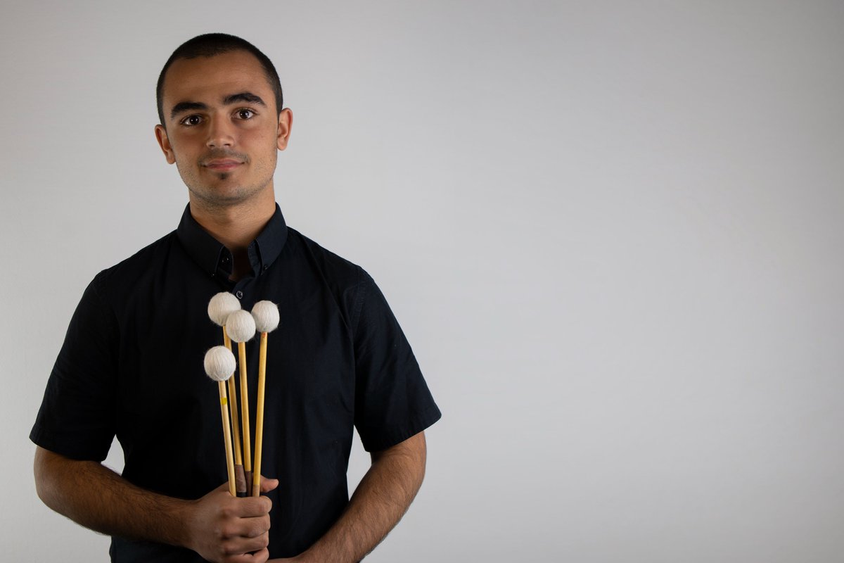Este es David Lara, el joven percusionista que ofrecerá un concierto el 8 de junio en Alconchel, a las 20 horas, dentro de nuestro Festival Joven.  ¡Conócelo!👇🪇
festivalibericobadajoz.es/web/alconchel-…
<a href="/DipdeBadajoz/">Diputación de Badajoz</a> <a href="/COMAlmendralejo/">COM Tomás Bote Lavado</a> <a href="/fcultura_ex/">Fundación Extremeña de la Cultura</a> <a href="/cultura_EXT/">Cultura, Turismo, Jóvenes y Deportes</a> <a href="/IJExtremadura/">IJEXtremadura</a> <a href="/up_aupex/">AUPEX</a>