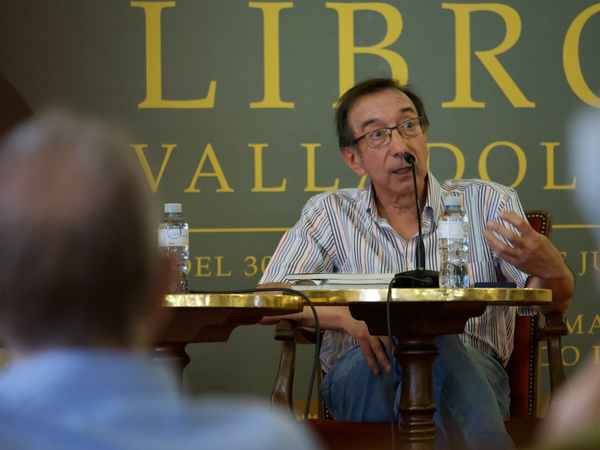 FerialibroVLL's tweet photo. Luis Marigómez y Tomás Sánchez Santiago celebran en @FerialibroVLL la poesía como oficio de las afueras

https://t.co/vI5dN9Qcew https://t.co/ncUubc2gOI