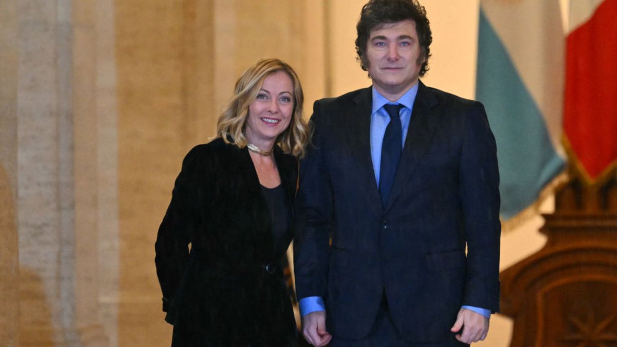 LETRA P (@letra_p) on Twitter photo GIRA PRESIDENCIAL 🇮🇹 Milei llegó a Roma para firmar un acuerdo de exportación de GNL y reunirse con Meloni GIRA PRESIDENCIAL 🇮🇹 Milei llegó a Roma para firmar un acuerdo de exportación de GNL y reunirse con Meloni