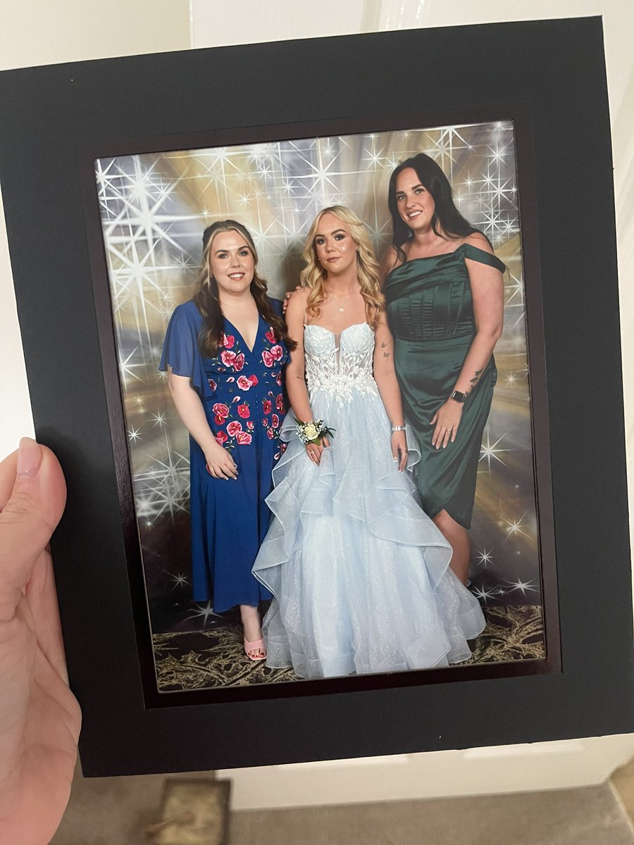 MissSimpsonENG's tweet image. Lovely evening celebrating with our S6 pupils! It’s always bittersweet sending off a new cohort every year, but this lot definitely had a big impact on me 🤍🥺