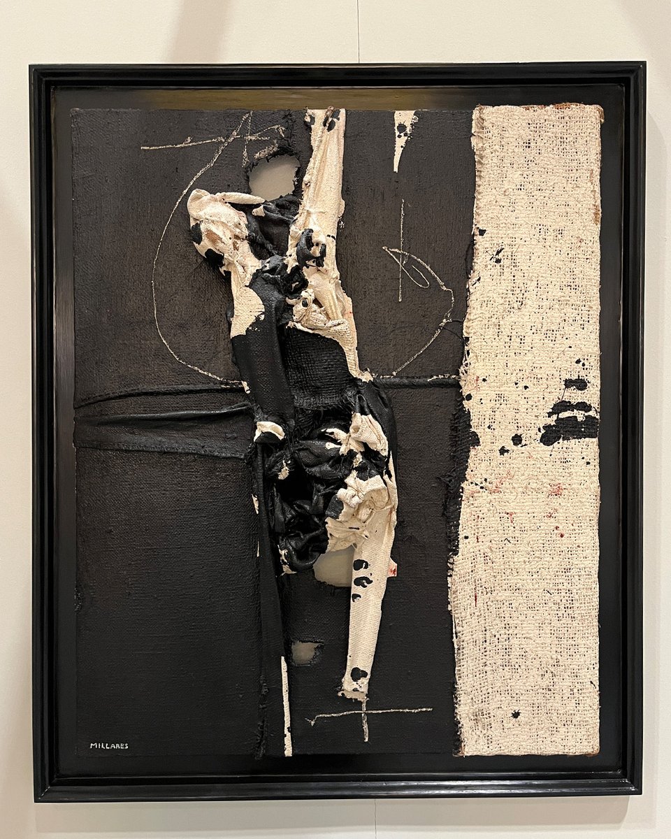 Obras como “Cuadro 201” (1962) de Manolo Millares estuvieron presentes en Antik Almoneda. Texturas, geometría y una fuerza brutal en esta joya del informalismo español. Porque el arte no solo se contempla, se vive.