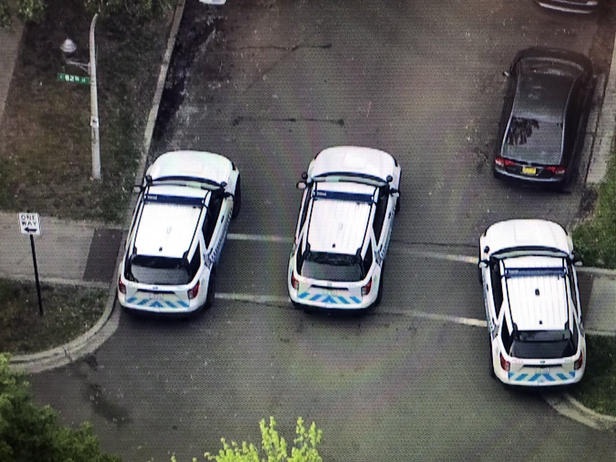 #CHICAGO: Drexel Ave remains SHUT DOWN 82nd to 83rd, due to an ongoing investigation into last night’s shooting that killed CPD Officer Krystal Rivera <a href="/WGNRadio/">WGN Radio 720</a> #Skycam9