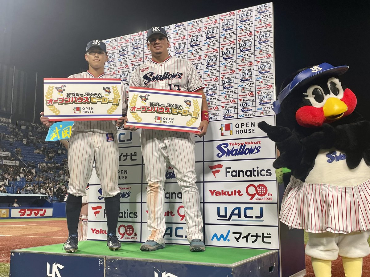 今日のヒーローはもちろんこのお二人！

9回裏、同点に追いつく特大の2ランホームラン #オスナ 選手✨
10回裏に劇的なサヨナラホームラン #武岡龍世 選手✨

#swallows #捲土重来