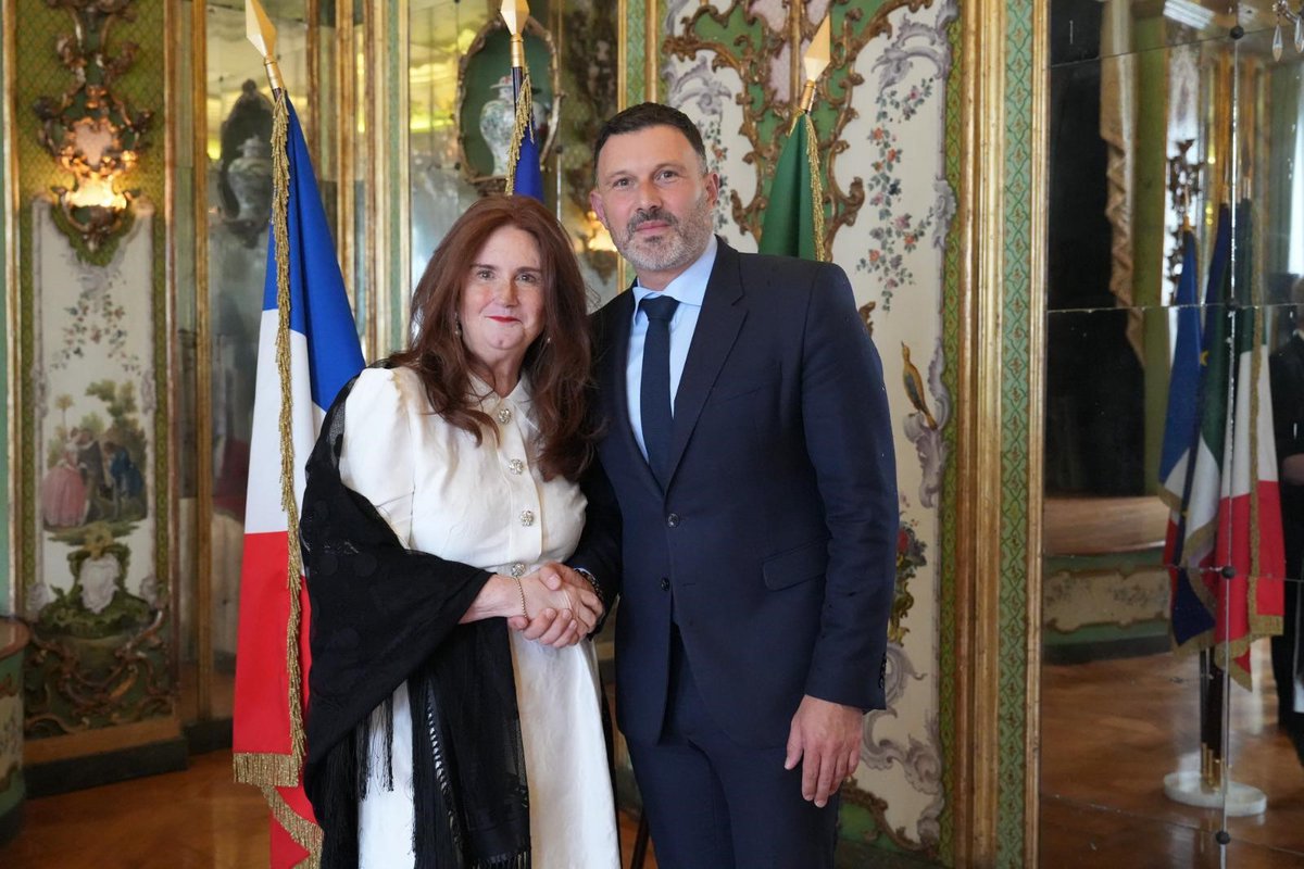ItalyinFrance's tweet photo. @ItalyinFrance ha ospitato nella serata di ieri il ricevimento in occasione delle celebrazioni del 79esimo anniversario della Repubblica Italiana 🇮🇹 
Al discorso dell'Ambasciatrice D'Alessandro, è seguito quello del Ministro di @francediplo 🇫🇷 @jnbarrot ⛓️ https://t.co/ipA8acrbgS