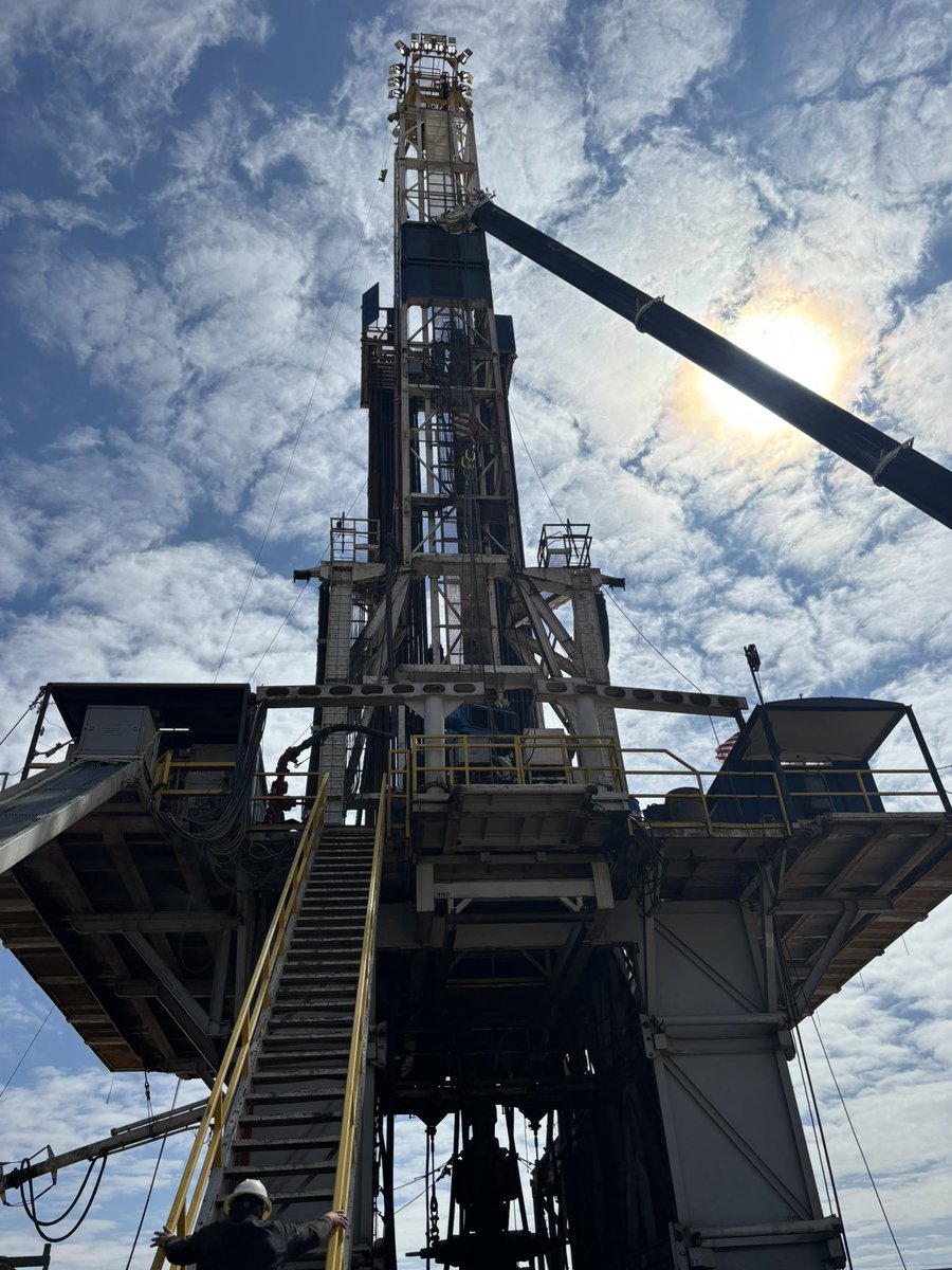 Roughneck4795's tweet photo. ๐ฅ Drill baby !!!! TexasSky๐ฅ
#OilDrilling #Roughneck #DrillingDeep https://t.co/gCt6Ij4bCD