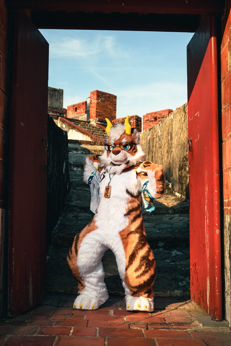 夏天好熱，衣服什麼的隨便啦（脫
 (危#

📷：<a href="/racoonwolf/">Rac'n 🐾 UTFG</a> 
🪡：<a href="/KemoTianou/">天偶毛作⚠️commission close</a>