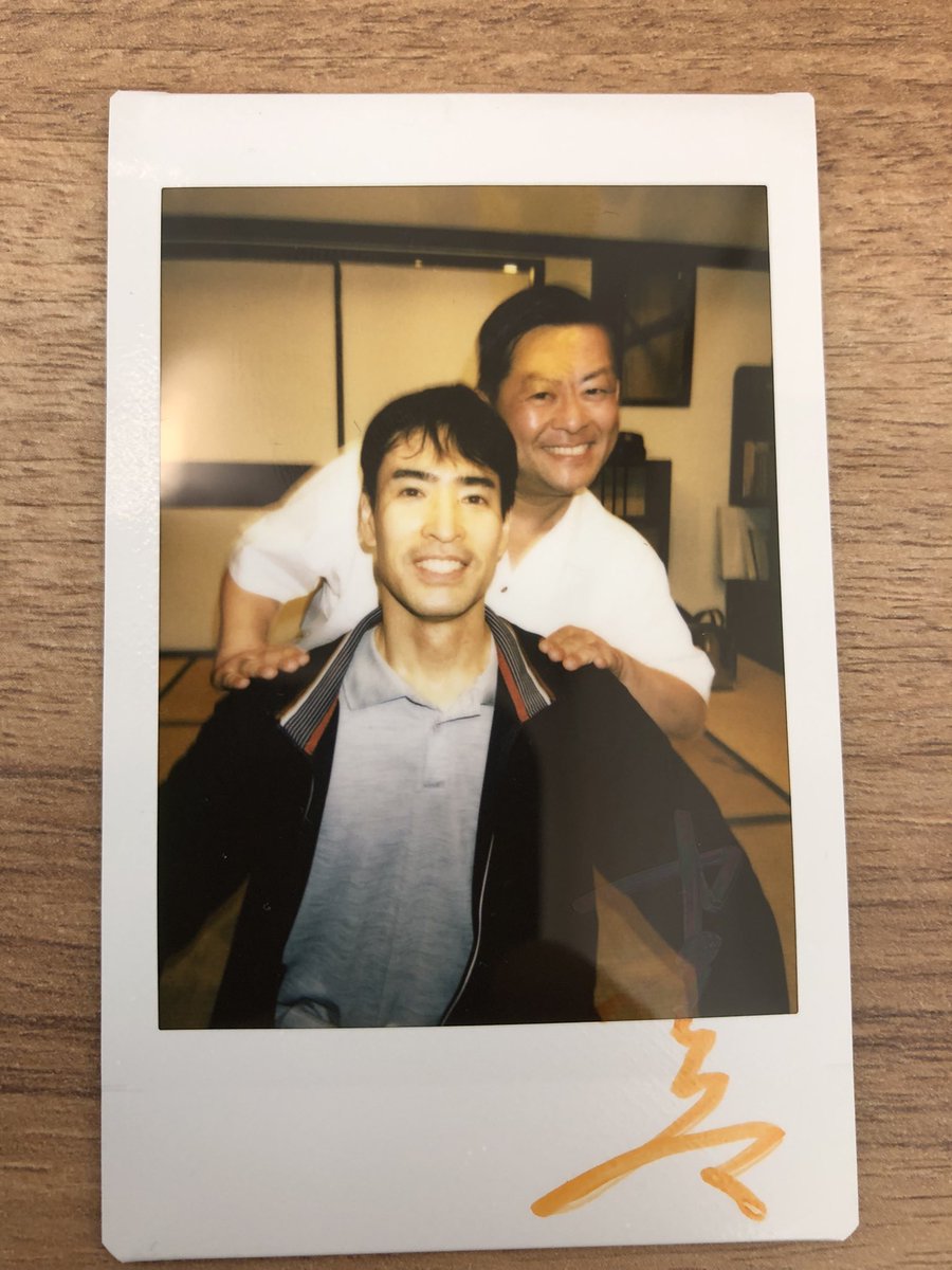 #六LOVE2025   同じ事務所の吉村圭太さんが出演のB班観劇。物凄い良かったです✨感動しました。感動の作品✨A班初日を観て頭にあった物語が、新しい風景と感動の素晴らしい作品となり心動かされ感涙👏✨演劇の醍醐味と奇跡と皆様の気持ちが結集した渾身作でした✨9日まで✨写真は吉村圭太さんと✨