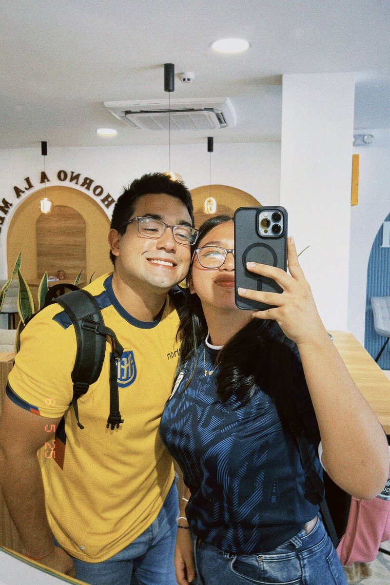 _SoyliZzZz's tweet photo. Quiero que sepan que tener 2 añotes con mi amorchi, me hace creer que solo quiero una vida si es a su lado💘 https://t.co/Po7UU6nECW