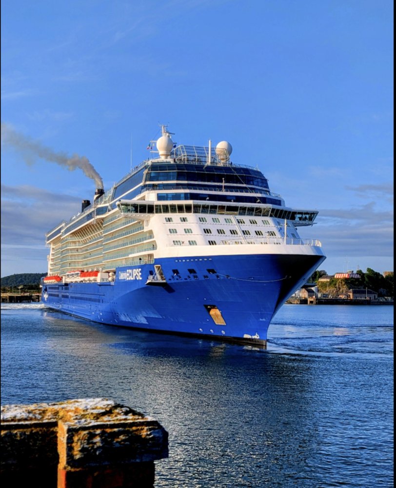 The Shantyman welcoming the groundbreaking Celebrity Eclipse cruise liner into Cobh, Port of Cork this morning 🎶🛳️