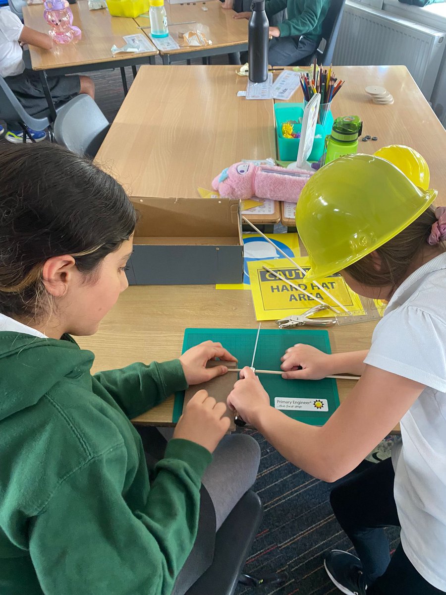 stpatrickspri's tweet image. Full steam ahead for P3’s rail project! 🚂 This week they built their own working trains. 👷🏽‍♀️👷🏻They used measuring, sawing and design skills to create amazing locomotives. 🪚📏Huge thanks to our P6/7 friends for their expert help! 👏🏼 #STEM #RailProject @primaryengineer