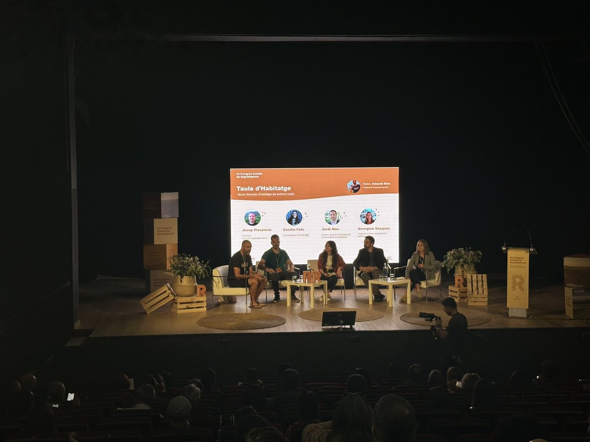 Micropobles's tweet image. ❇️El 2n Congrés Català de #Repoblament ha posat l'accent en experiències interessants i eixos de treball que cal abordar de manera urgent.

👉L’habitatge és clau per arrelar, repoblar i garantir el futur del #mónrural

Des de #Micropobles seguim treballant-hi!

#SomBatecRural 💚