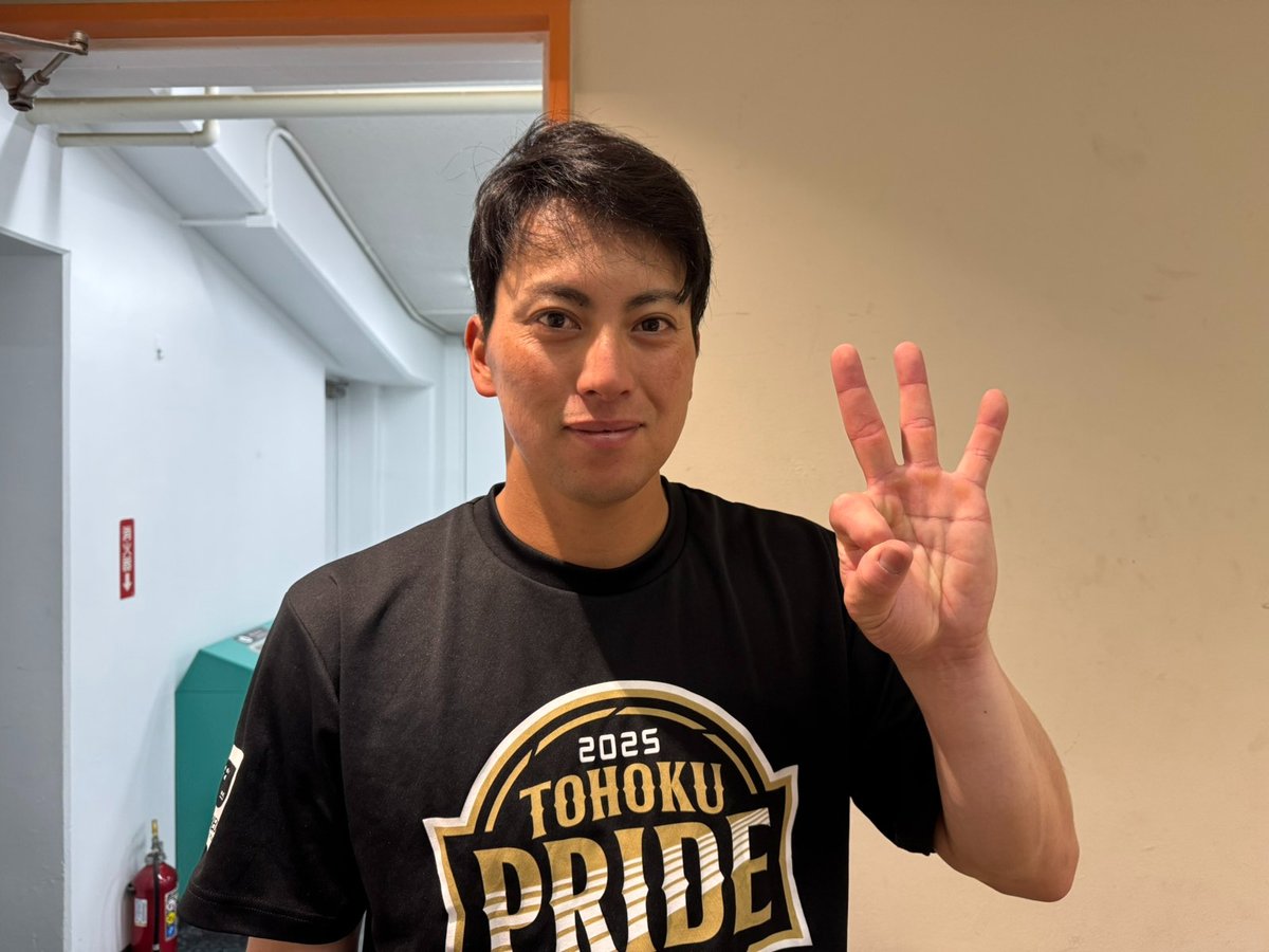 猛打賞の #小郷裕哉 選手👏✨

独特の3のポーズで1枚🤭

#RakutenEagles
#キ！