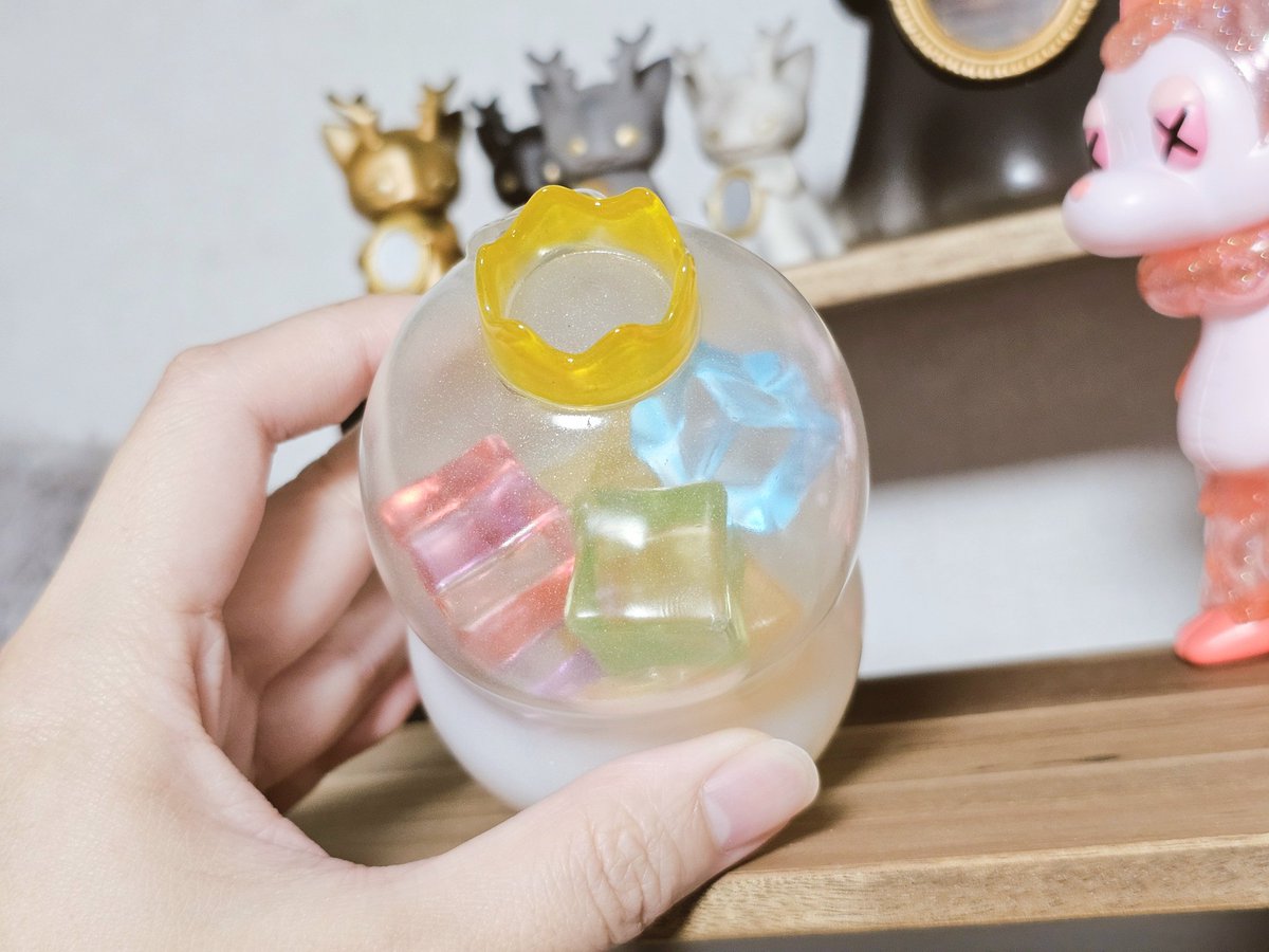 rokuro96's tweet image. スライムの王子お迎え！
このまるっこいフォルムと中のゼリーみたいなのが可愛くて一目惚れ！調べてみたところ台湾の作家さんみたい
#BUGBOX
#ソフビ
#スータンホビー