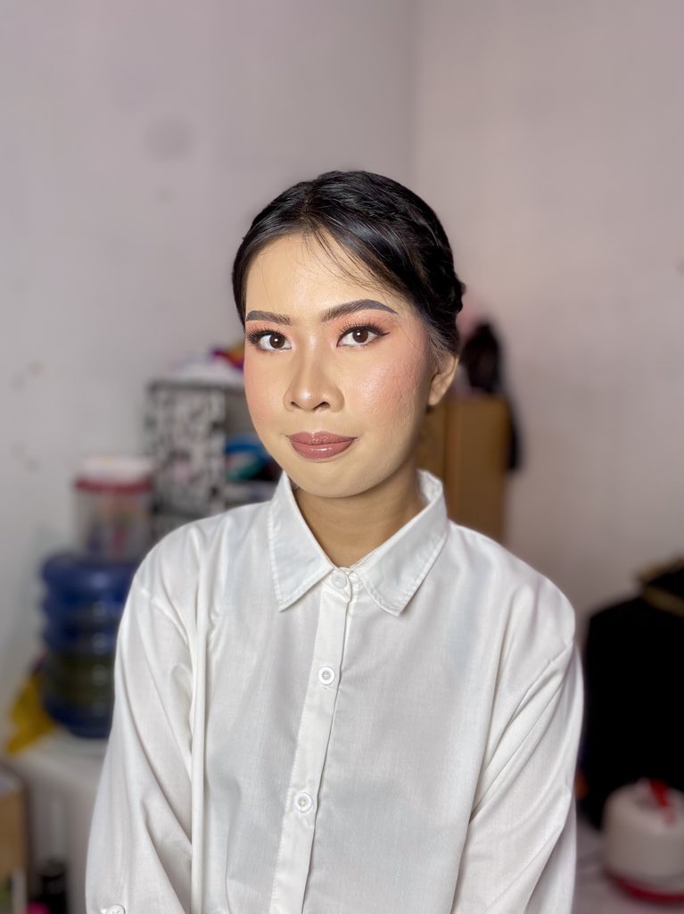 Makeup by @dyangallery_ MUA tweet media