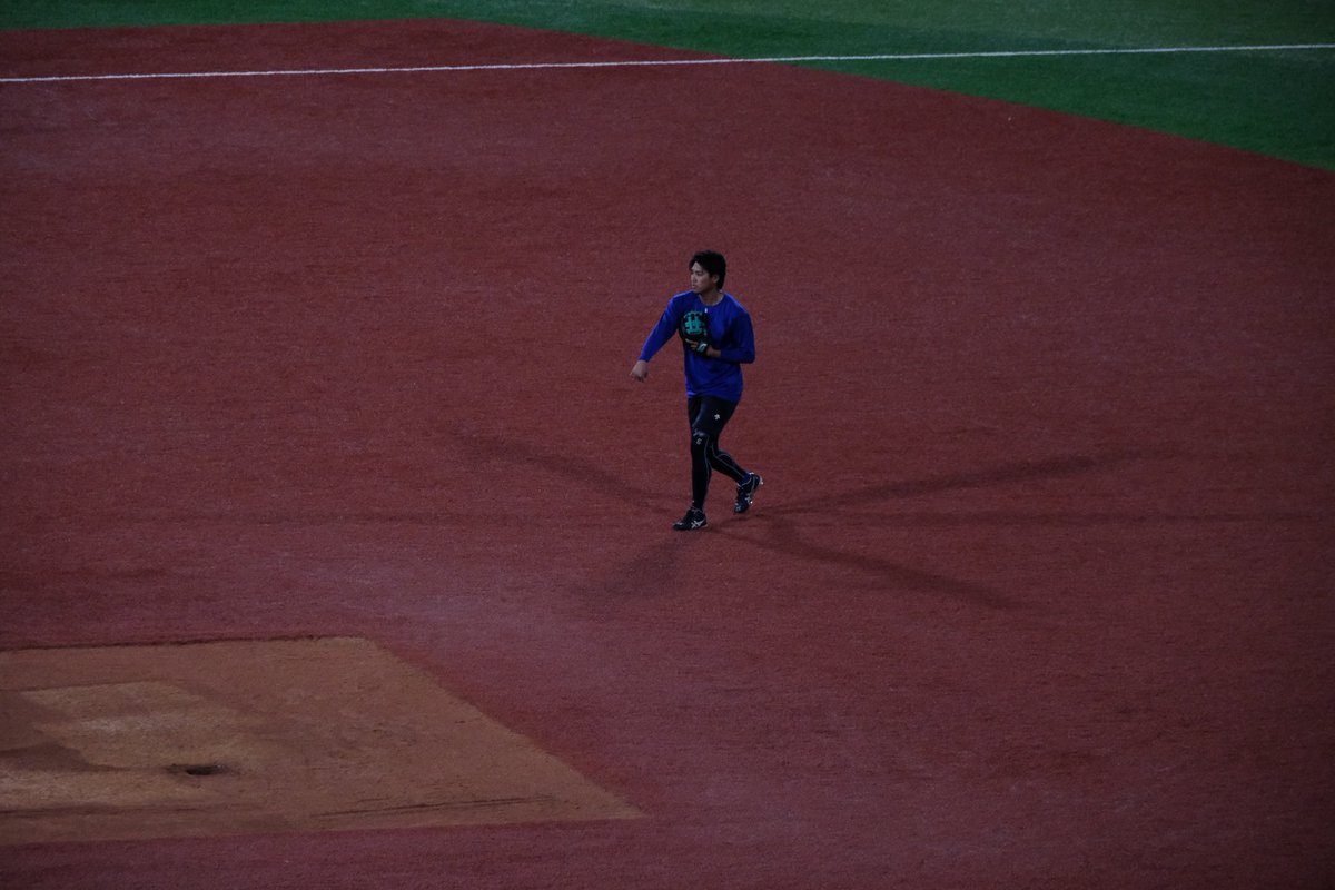 t902725db's tweet photo. 森敬斗さ、俺たちが勝利の二次会で盛り上がってる中黙々と居残りノック受けてたんだわ。そういう姿見せられるとさ、応援したくなるじゃんか。
厳しい事と言われてるけど、また頑張ってほしいよ。
#baystars https://t.co/WrsgIdVLBS
