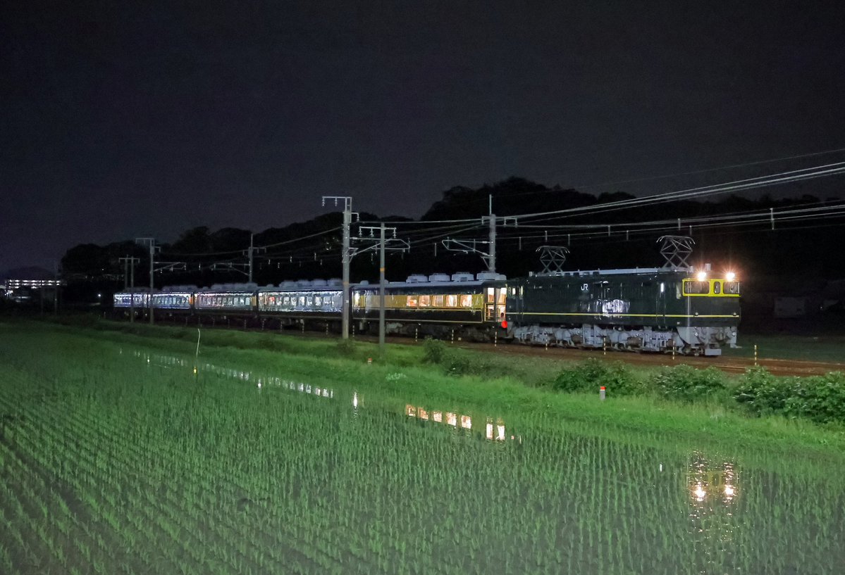 水田に落ちる車内灯が雰囲気あって良かった。
これからの方々、楽しんできてください

1019彗星でこんなん撮れたら失神してたやろな…と
(ご一緒したH氏ありがとうございました。もぅえぇかと、やっぱり追っかけず帰っております😂この先もお気をつけて🙇)
