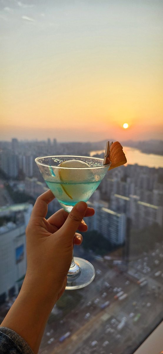Built different. Just like Bitcoiners.
Introducing our signature drinks at Sunset Social(after event cocktail reception):

🍸 Bitcoin Sour
🍊 Satoshi's Dream - with orange peel(pill)
🌬️ Seoul Breeze with a soju touch

Crafted at Bitcoin Seoul. 
Poured with purpose.