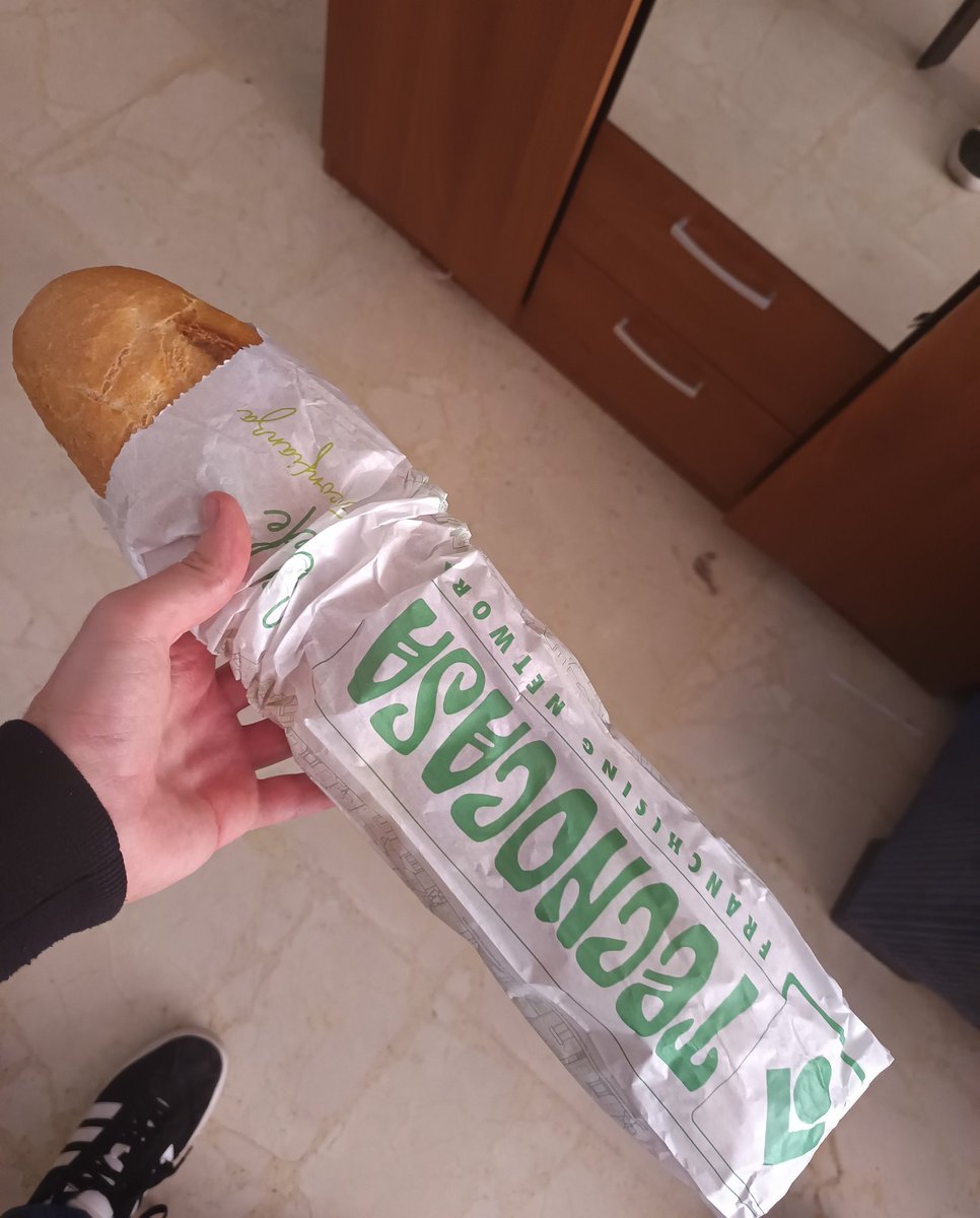 La especulación inmobiliaria ha llegado a las barras de pan. Te subo el alquiler 200€ pero te regalo un pan.