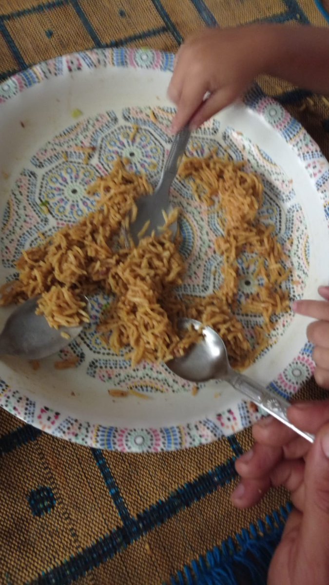 AlaaSamir0599's tweet photo. This was Eid food, it was not enough for my children. Please donate to my children.
 Don't leave me alone, please https://t.co/AqyLoTVibA