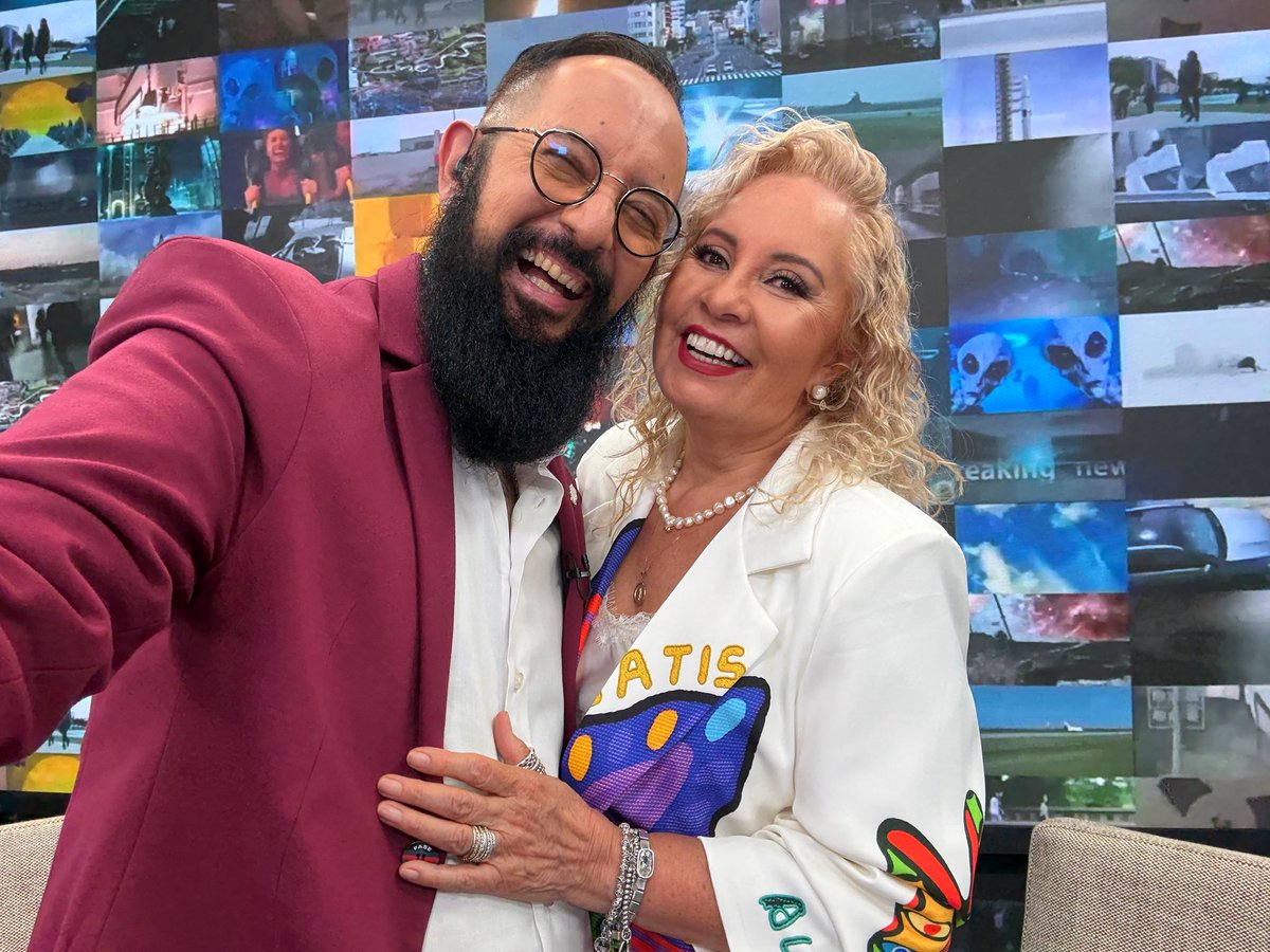 AlvaroCueva's tweet photo. Qué honor tan más grande haber recibido a la inmensa Carla Estrada en “Álvaro Cueva en Maussan Televisión”. Gracias!
@Maussan_Tv #CarlaEstrada #MaussanTelevisión #TV #television #telenovelas #series #entretenimiento #espectáculos #podersuave #alvarocueva https://t.co/9p6POX8muK