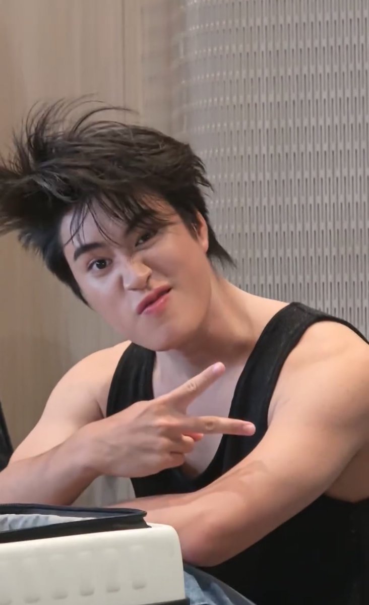 pondtangpanting's tweet image. 🌻 : Coba kamu ikutin gayaku..
🪥 : Hah? Gimana? 
🌻 : Ih 😠 kaya gini 😈
🪥 : Gini? ✌🏻😘😉
🌻 : 😒🫡 Syap si paling beda