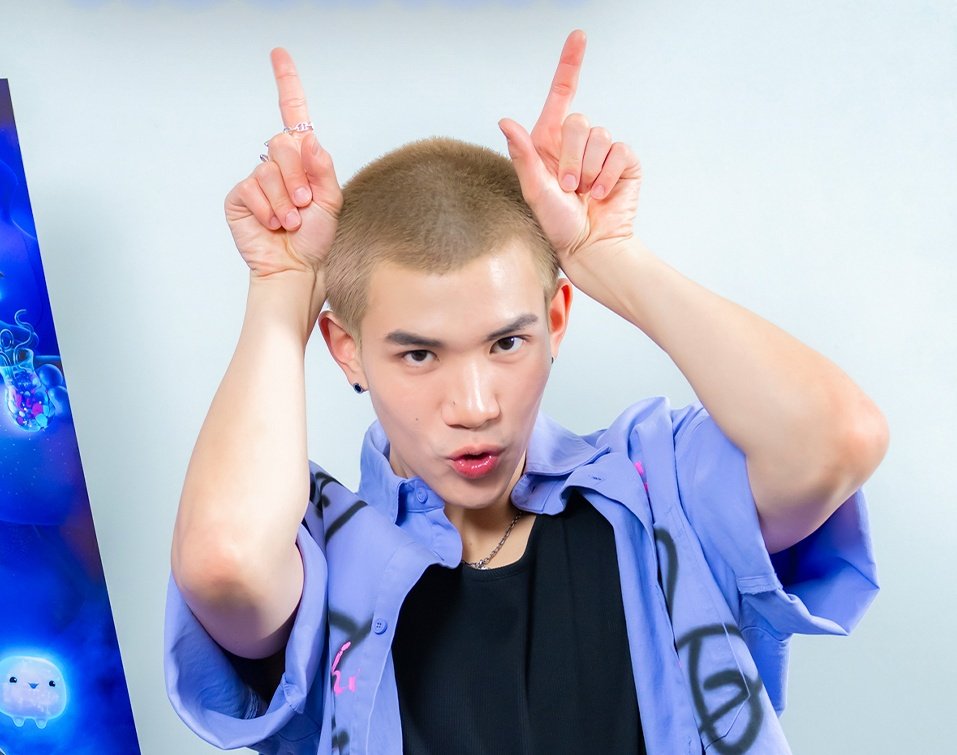 pondtangpanting's tweet image. 🌻 : Coba kamu ikutin gayaku..
🪥 : Hah? Gimana? 
🌻 : Ih 😠 kaya gini 😈
🪥 : Gini? ✌🏻😘😉
🌻 : 😒🫡 Syap si paling beda