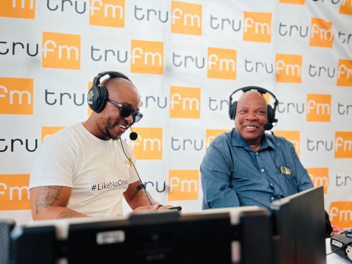Mr. Majola, one of the Eastern Cape’s proud Good Ambassadors, sharing words of wisdom and encouragement for learners 

#MECExcellence2025 #truFM #LikeNoOneElse #EducationMatters #LunchTimeShandis
