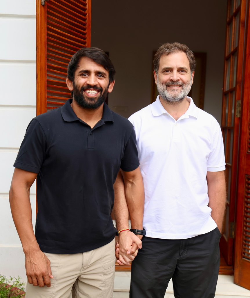 Bajrang Punia ЁЯЗоЁЯЗ│ (@bajrangpunia) on Twitter photo рдмрдбрд╝реЗ рдЖрдВрджреЛрд▓рдирдХрд╛рд░реА рдХреЗ рд╕рд╛рде рдЫреЛрдЯрд╛ рдЖрдВрджреЛрд▓рдирдХрд╛рд░реА. рдЕрдм рдзреАрд░реЗ рдзреАрд░реЗ рд╕рд╛рд░реЗ рдЖрдВрджреЛрд▓рдирдХрд╛рд░рд┐рдпреЛрдВ рдХреЛ рдЬреБрдбрд╝рдиреЗ рдХреА рдЬрд░реВрд░рдд рд╣реИ.
рдЕрдм рд▓рд╣рд░рд╛рдПрдБрдЧреЗ рд╣рдорд╛рд░реЗ рд╣рд╛рде рдЬрди рдЖрдВрджреЛрд▓рдиреЛрдВ рдХреЗ рд╣рдХрд╝ рдореЗрдВ. ЁЯЩПЁЯП╜ <a href="/RahulGandhi/">Rahul Gandhi</a> рдмрдбрд╝реЗ рдЖрдВрджреЛрд▓рдирдХрд╛рд░реА рдХреЗ рд╕рд╛рде рдЫреЛрдЯрд╛ рдЖрдВрджреЛрд▓рдирдХрд╛рд░реА. рдЕрдм рдзреАрд░реЗ рдзреАрд░реЗ рд╕рд╛рд░реЗ рдЖрдВрджреЛрд▓рдирдХрд╛рд░рд┐рдпреЛрдВ рдХреЛ рдЬреБрдбрд╝рдиреЗ рдХреА рдЬрд░реВрд░рдд рд╣реИ.
рдЕрдм рд▓рд╣рд░рд╛рдПрдБрдЧреЗ рд╣рдорд╛рд░реЗ рд╣рд╛рде рдЬрди рдЖрдВрджреЛрд▓рдиреЛрдВ рдХреЗ рд╣рдХрд╝ рдореЗрдВ. ЁЯЩПЁЯП╜ <a href="/RahulGandhi/">Rahul Gandhi</a>