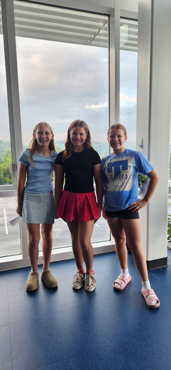 MelindaEmerich's tweet photo. Nothing warms a teacher’s heart more than a former student coming back to visit - esp., on the last day of school. We shared great memories! Once a part of our 4th grade math community, always a part of our hearts. 💫
#FullCircle #LastDaySurprise #OnceMyStudentAlwaysMyStudent https://t.co/soVMfCt892