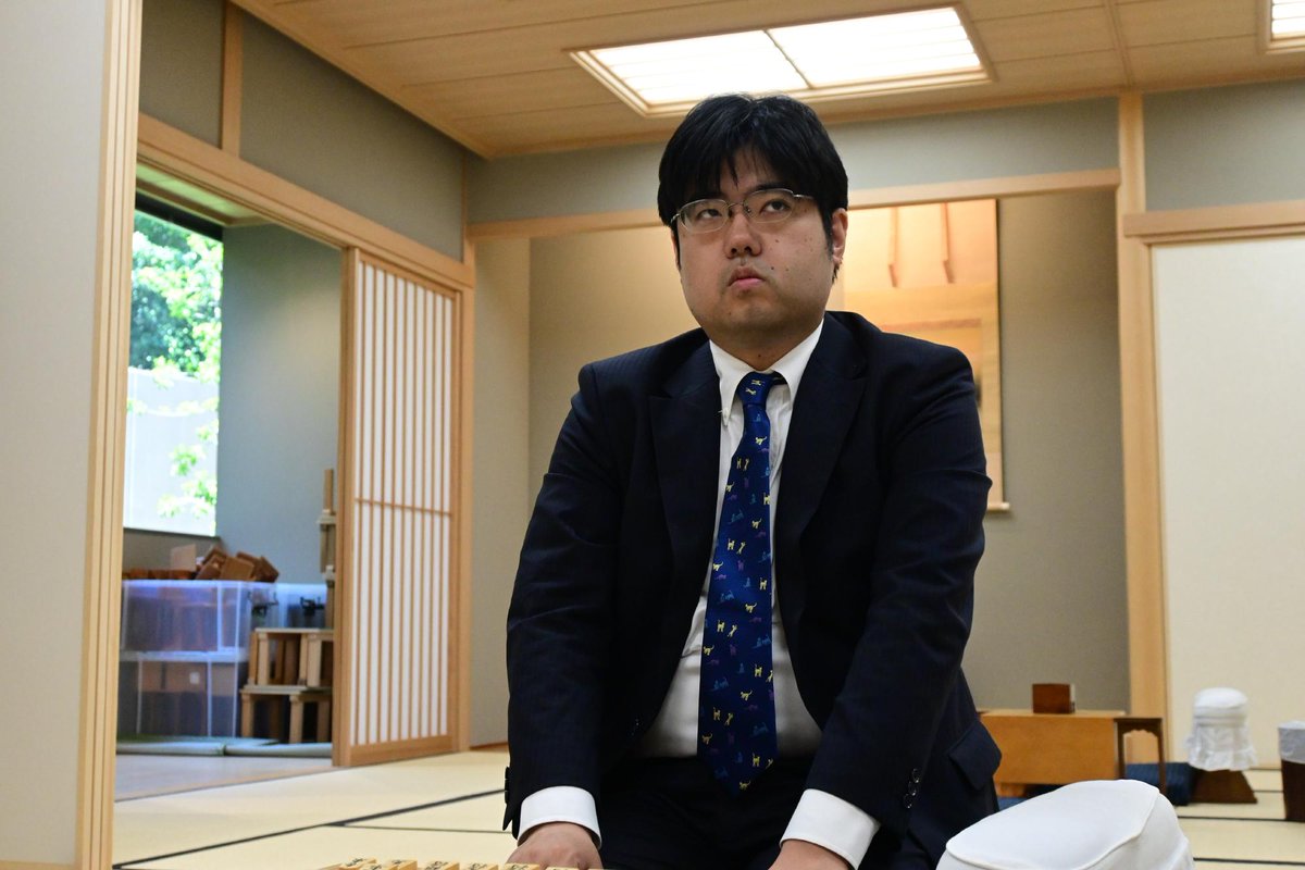 日本将棋連盟の新会長に清水市代女流七段…女性は史上初。羽生善治九段の退任を受け、選出されました。白玲を通算５期獲得して永世称号「クイーン白玲」の資格を得た女流棋士に棋士編入の権利を与える制度も総会で決まりました。記事は読売新聞オンラインをご覧下さい↓ yomiuri.co.jp/igoshougi/2025…