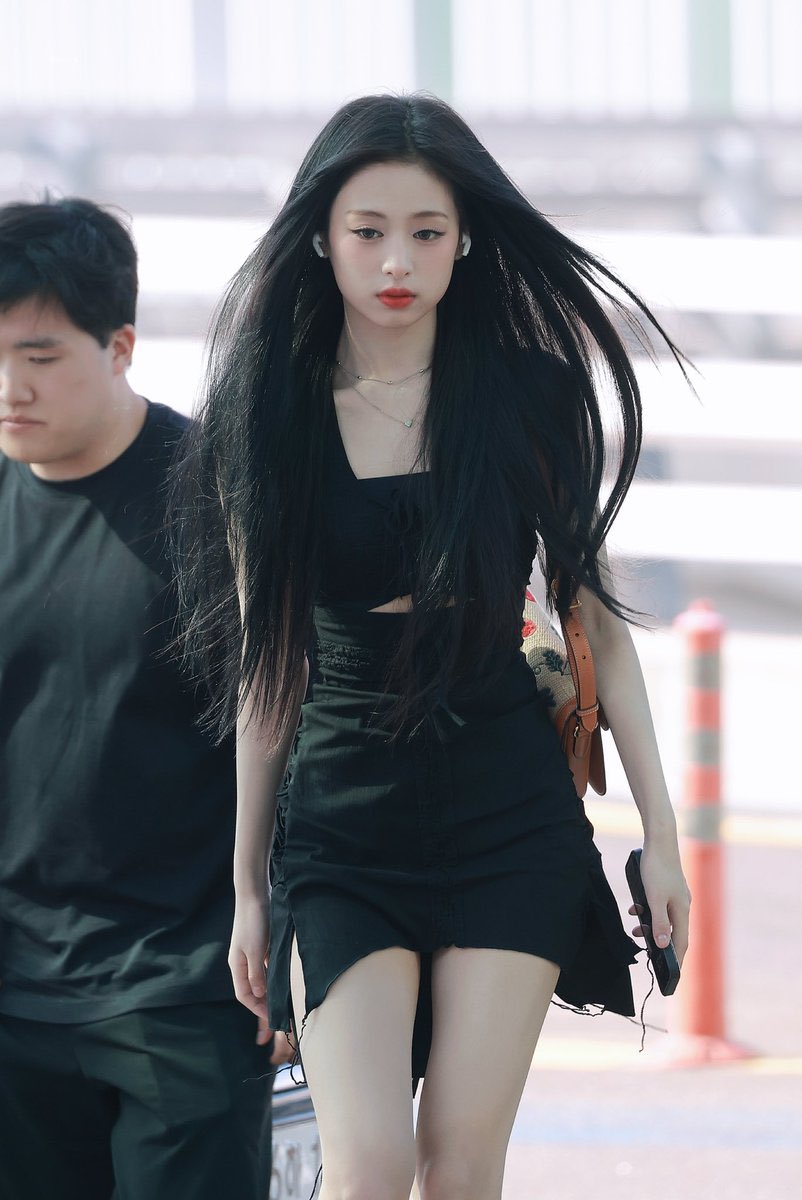 UNREAL
#AHYEON #아현 #郑雅贤 #アヒョン