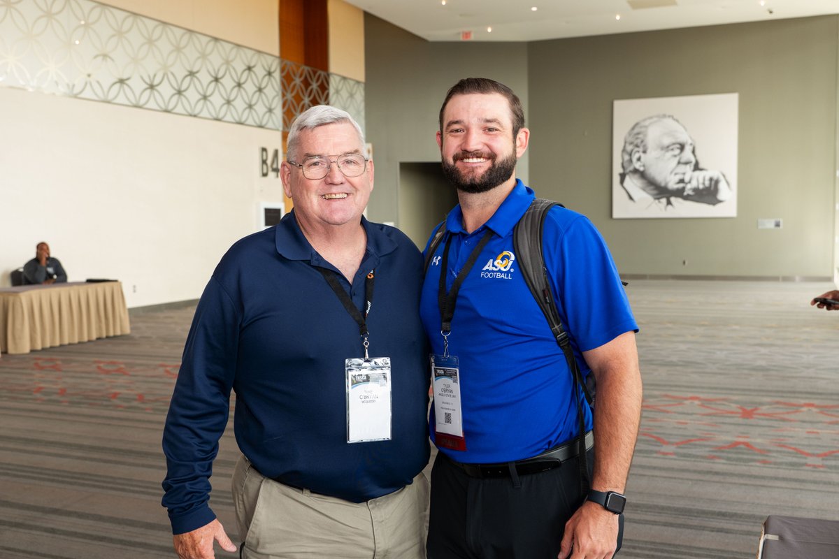 THSCAcoaches's tweet image. 🌟 Attention #CoachingSchool Attendees! 🌟

👔 Just a friendly reminder to dress professionally for the upcoming convention! 👗 Dressing appropriately helps create a conducive atmosphere for networking, learning, and making lasting connections. 
Here are some quick tips:

1️⃣ Men: