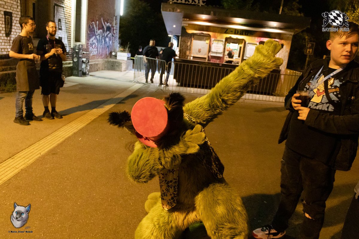 "Dab!"

#BFD11.1 #FursuitFriday

🐲 <a href="/Kazookieslama/">Kaz</a>
📸 <a href="/FuwoWolf/">Fuwo</a>

Nur noch 2 Wochen bis zum BFD16!
Noch kein Ticket?
Dann hier entlang, unter
reg.bayern-furs.de