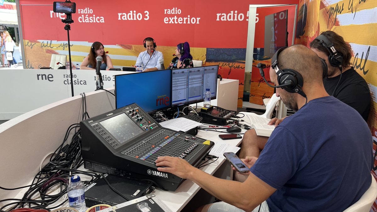 La Cresta de la Onda (@crestadelaonda) on Twitter photo 🎙️ También hemos charlado con la experta en IA y escritora Nerea Luís, <a href="/sailormerqury/">Nerea Luis 👩🏻💻✨</a> 🤩
Para hablar en <a href="/ree_rne/">Radio Exterior</a> sobre títulos como ‘Mi primer libro sobre IA’ y ‘La asombrosa era digital. IA y robótica’ 🤖
➡️ Programa completo en: bit.ly/Lacrestadelaon… 🎙️ También hemos charlado con la experta en IA y escritora Nerea Luís, <a href="/sailormerqury/">Nerea Luis 👩🏻💻✨</a> 🤩
Para hablar en <a href="/ree_rne/">Radio Exterior</a> sobre títulos como ‘Mi primer libro sobre IA’ y ‘La asombrosa era digital. IA y robótica’ 🤖
➡️ Programa completo en: bit.ly/Lacrestadelaon…