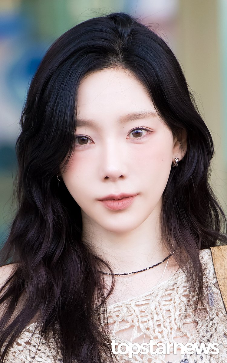 소녀시대 태연, ‘그때도 아직도 태연’ (인천공항 출국) [HD포토] #인천공항 #출국 #입국 #프리뷰 #소녀시대 #SNSD #태연 #TAEYEON topstarnews.net/news/articleVi… <- Original Photo