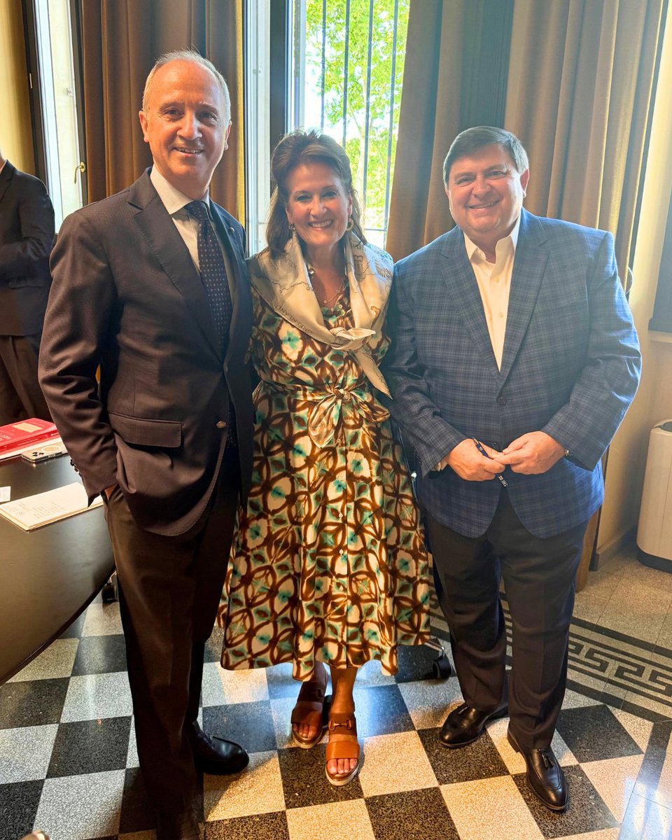 AnitaBMcBride's tweet image. Honored to speak in Rome this week—first at @JohnCabotRome with Stewart McLaurin on First Ladies’ leadership, then at the Italian Parliament on their lasting impact. Grateful to share stories from First Ladies Make History. #LeadershipLegacy #FirstLadies