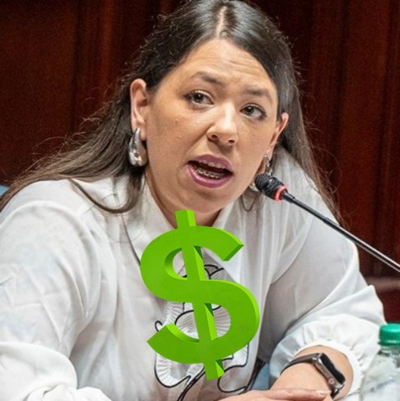 ElInformante_1's tweet image. 🔴 𝗕𝗢𝗡𝗗𝗜𝗢𝗟𝗔 𝗩𝗜𝗣. 𝗟𝗨𝗝𝗢𝗦𝗢 𝗩𝗜𝗔𝗝𝗘 

▶️ La legisladora del Frente Amplio (MPP) Bettiana &quot;Bondiola&quot; Díaz no anda con chiquitas. Recorre el mundo a puro lujo y confort. En el &quot;gobierno popular&quot; viajan como reyes y disfrutan de las mieles del &quot;capitalismo salvaje&quot;.