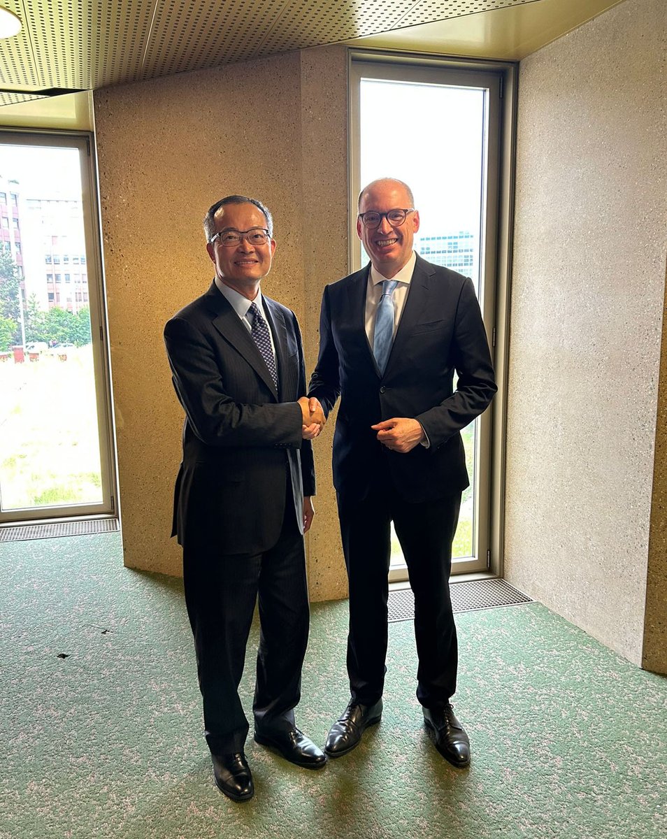 Guangzhe Chen (@guangzhechen) on Twitter photo Honored to meet Mr. Niels Annen of <a href="/BMZ_Bund/">Bundesentwicklungsministerium</a> to thank Germany for its critical partnership with <a href="/GFDRR/">GFDRR</a> & <a href="/WorldBank/">World Bank</a>. From scaling up resilience in FCV settings to advancing early warning systems, Germany’s support remains key to turning risk insights into action. #GPDRR2025 Honored to meet Mr. Niels Annen of <a href="/BMZ_Bund/">Bundesentwicklungsministerium</a> to thank Germany for its critical partnership with <a href="/GFDRR/">GFDRR</a> & <a href="/WorldBank/">World Bank</a>. From scaling up resilience in FCV settings to advancing early warning systems, Germany’s support remains key to turning risk insights into action. #GPDRR2025