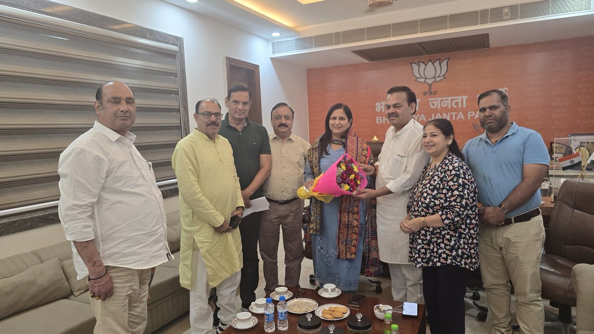 आज दिनांक 06.06.2025 को अपने साथियों के साथ माननीय सांसद कमलजीत सहरावत जी से शिष्टाचार हेतु भेंट की तथा विभिन्न विषयों पर चर्चा की।