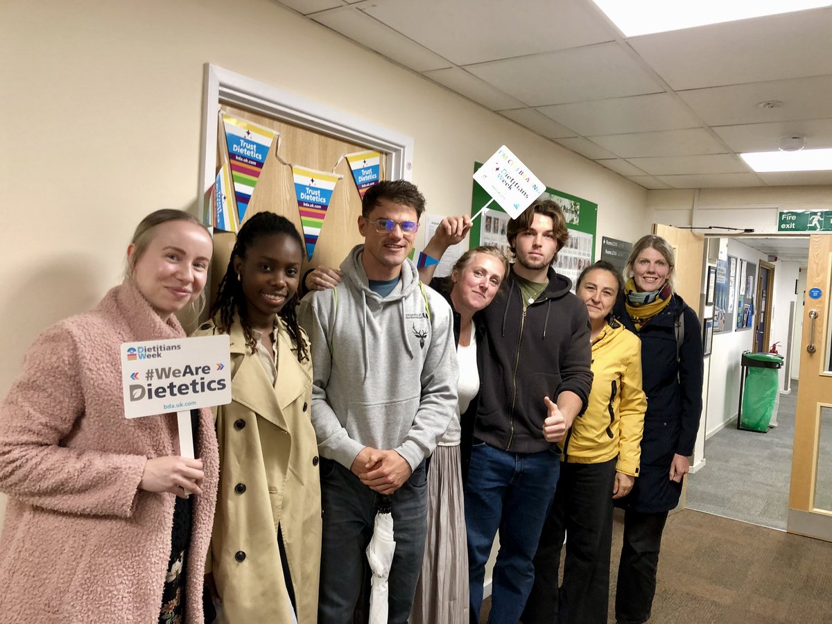 Our first year dietetic students #RD2B celebrating #dietitiansweek2025 in between simulated placements &amp; expanding clinical skills 🥗📑📚🔎 <a href="/BDA_Dietitians/">British Dietetic Association</a> <a href="/UniofHerts/">University of Hertfordshire</a> <a href="/uniofhertslms/">uh</a> <a href="/anyabrick/">Anya Bricknell</a> <a href="/FallaizeRD/">Rosalind Fallaize</a>
