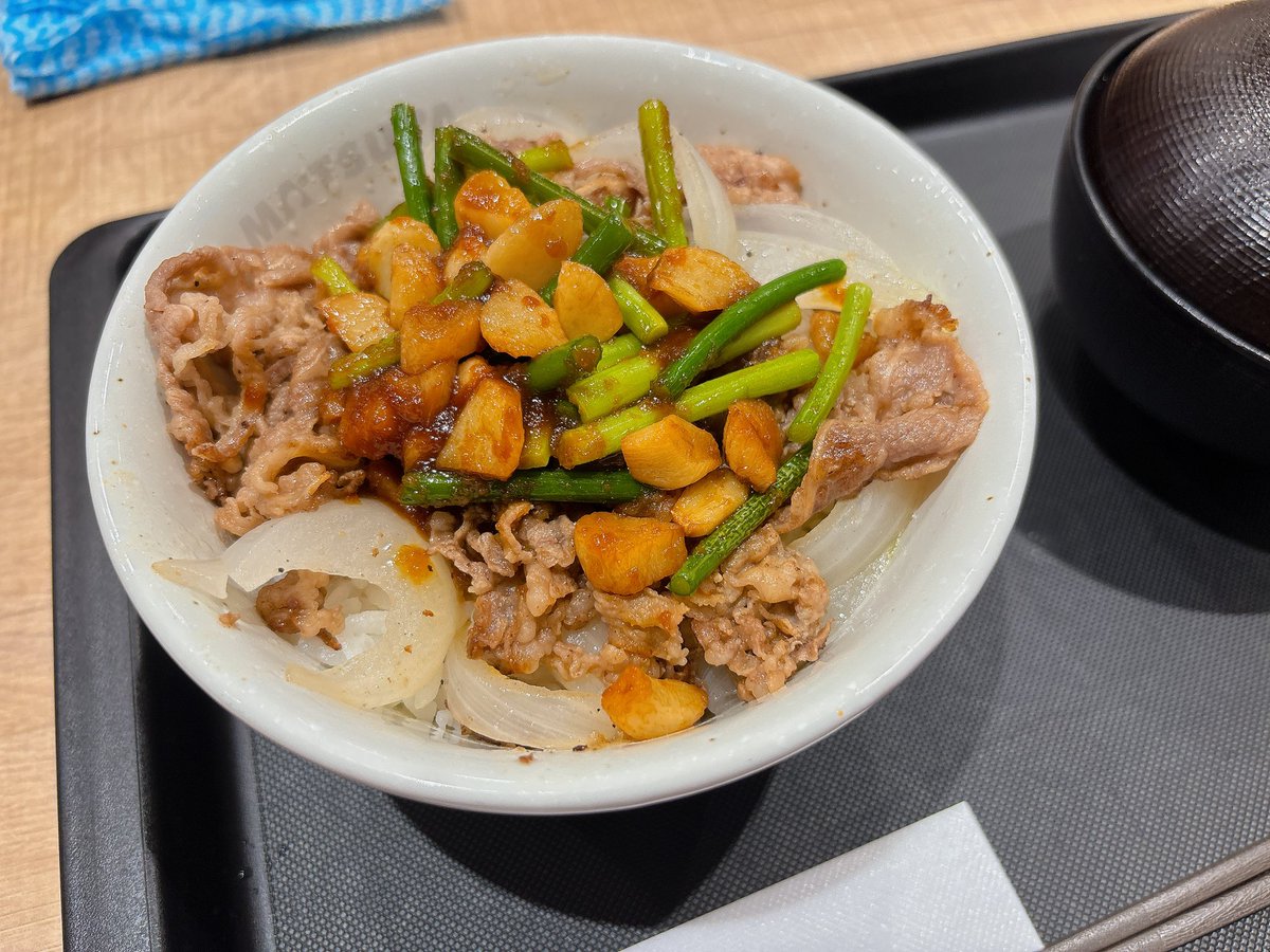 ライブの余韻で誰かと盃を交わしたいのに、ひとりで松屋にいる虚しさたるや、、