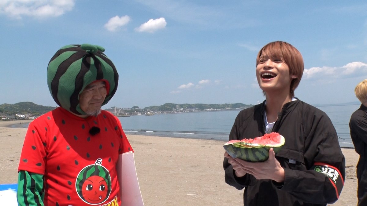 TVGweb's tweet photo. 📣今夜放送
「リア突WEST.レボリューション」
WEST.が念願の7人ロケを敢行！

🏝️「リア突 海の家プロジェクト」で
オープンするビーチを初解禁

夏の風物詩・すいか割り対決も…🍉
「今年一番笑ったわ～！」

🔽記事はこちら
https://t.co/kYfulAsrcJ

#リア突WEST #WESTꓸ @riatotsuwest https://t.co/3azUnwonoJ