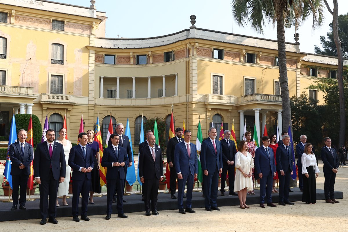 La Moncloa (@desdelamoncloa) on Twitter photo El jefe del Ejecutivo, <a href="/sanchezcastejon/">Pedro Sánchez</a>, ha presidido hoy la XXVIII Conferencia de Presidentes, en el Palau de Pedralbes de Barcelona.
El Gobierno ha destacado la normalidad institucional de este encuentro y su voluntad de consenso en este espacio de diálogo y de cogobernanza. El jefe del Ejecutivo, <a href="/sanchezcastejon/">Pedro Sánchez</a>, ha presidido hoy la XXVIII Conferencia de Presidentes, en el Palau de Pedralbes de Barcelona.
El Gobierno ha destacado la normalidad institucional de este encuentro y su voluntad de consenso en este espacio de diálogo y de cogobernanza.
