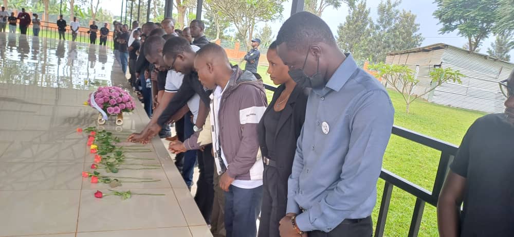 NYC NGOMA (@nycngoma) on Twitter photo Uyu munsi muri <a href="/NgomaDistrict/">Ngoma District</a> itsinda ry'Urubyiruko rugera ku 100 ruturutse mu Turere twose tw'Igihugu, <a href="/RwandaYouth/">Rwanda Youth Council</a> ryasuye Urwibutso rwa Jenoside yakorewe Abatutsi rwa Rukumberi <a href="/RukumberiSec/">Rukumberi Sector</a> runaremera Abarokotse Jenoside yakorewe Abatutsi... Uyu munsi muri <a href="/NgomaDistrict/">Ngoma District</a> itsinda ry'Urubyiruko rugera ku 100 ruturutse mu Turere twose tw'Igihugu, <a href="/RwandaYouth/">Rwanda Youth Council</a> ryasuye Urwibutso rwa Jenoside yakorewe Abatutsi rwa Rukumberi <a href="/RukumberiSec/">Rukumberi Sector</a> runaremera Abarokotse Jenoside yakorewe Abatutsi...