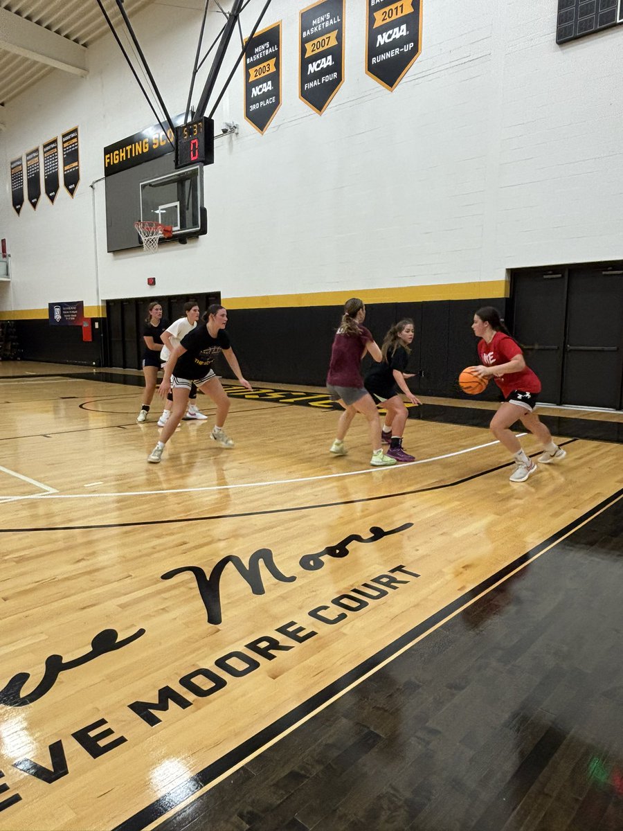 A lot of great talent on campus today for our prospect clinic! Really excited about the group we had! 🏀⛹️‍♀️ #FutureScots