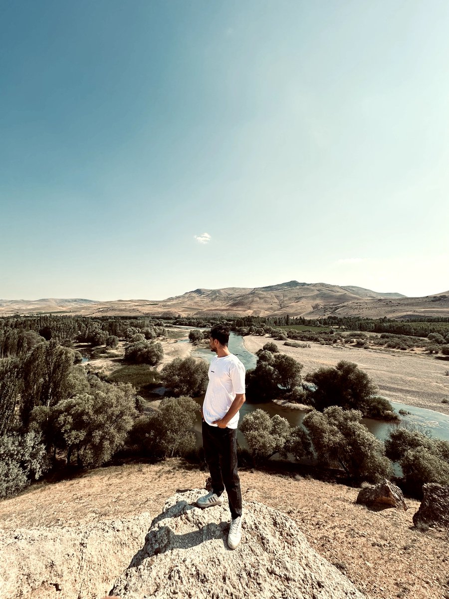 Javadjj_'s tweet image. هرچه تبر زدی مرا، زخم نشد جوانه شد🌱