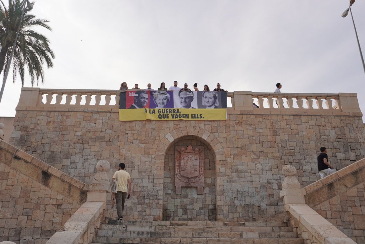 podemalacant's tweet image. Davant del règim bel·licista les alacantines ho tenim clar: A la guerra que vagen ells.

- No al règim de guerra.
- No a l&apos;augment de despesa militar.
- No a la guerra, insubmissió contra el rearmament.